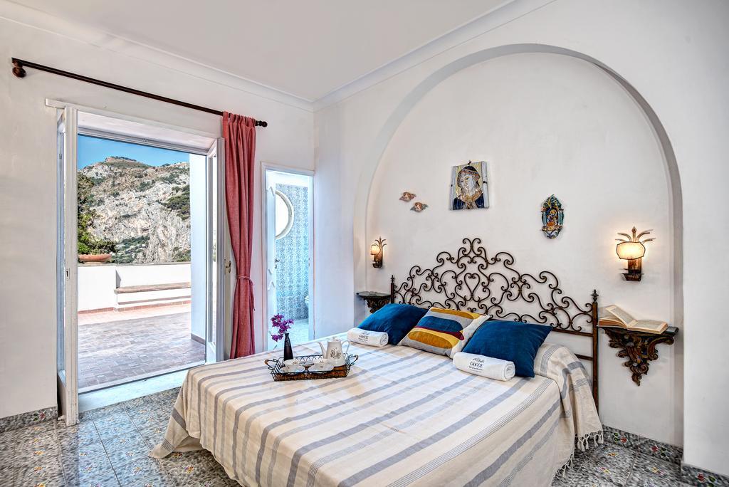 Villa Goldfinger กาปรี ภายนอก รูปภาพ