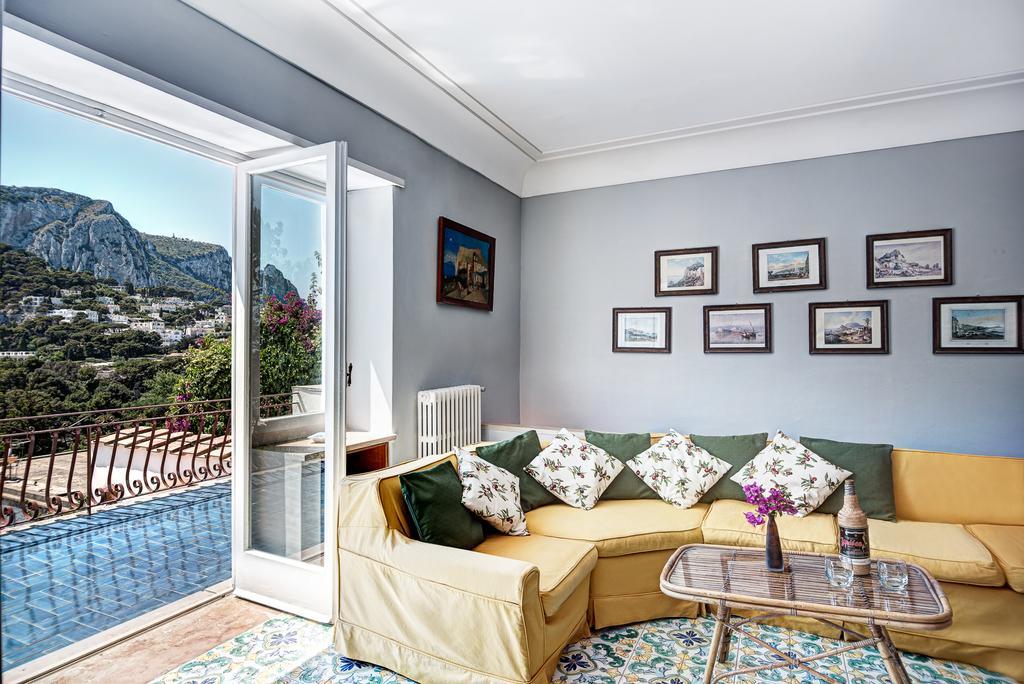 Villa Goldfinger กาปรี ภายนอก รูปภาพ