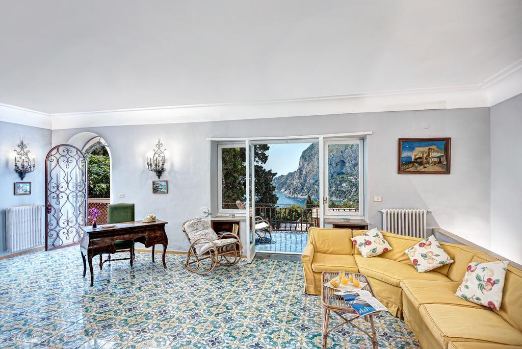 Villa Goldfinger กาปรี ภายนอก รูปภาพ