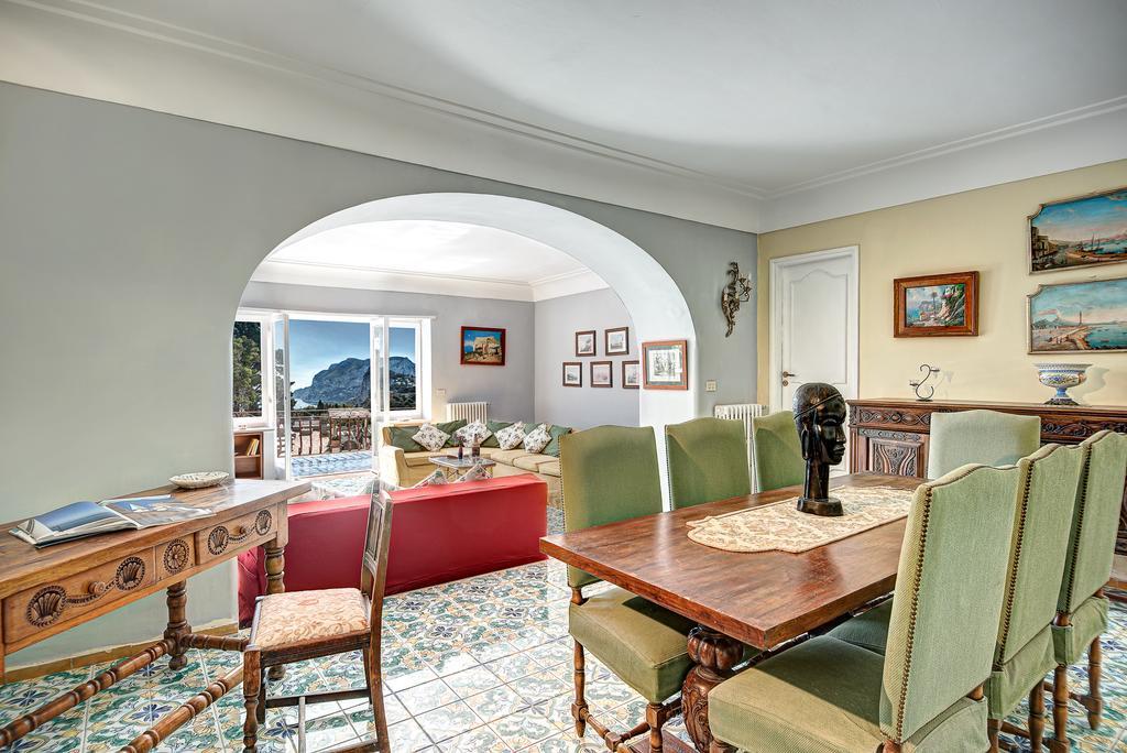 Villa Goldfinger กาปรี ภายนอก รูปภาพ